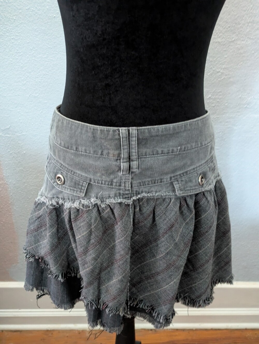 Vintage 2000s Miss Bijou Women's Gray Tiered Mini Skirt